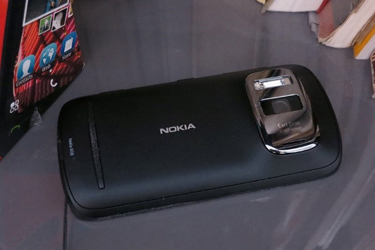 Nokia Pureview 808 (2).jpg